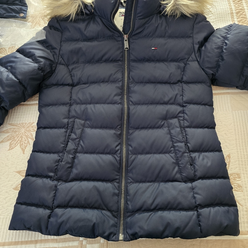 Tommy Hilfiger Navy Puffer Jacket with Faux Fur Hood Size M - Picture 8 of 9